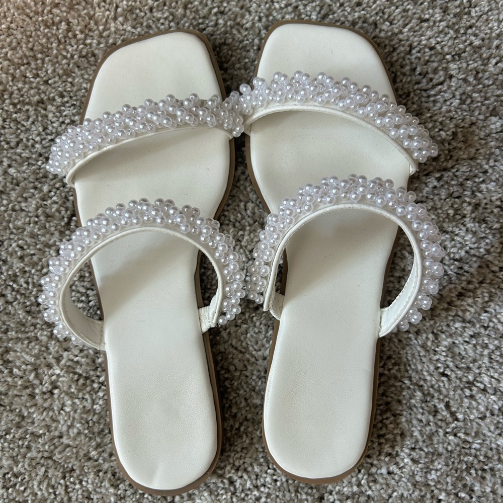 Elegant White Pearl-Embellished Women's Sandals